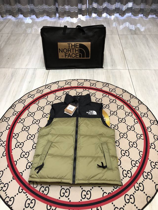 The North Face 北面1996Nuptse 4Nch Icon羽绒马甲 原版正品开版，面料采用正品面料供应商同厂产品，细格尼龙无胆防绒面料，和正品一