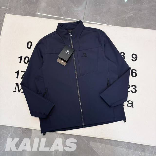 發 -Kailas凯乐石软壳立领拉链加绒户外冲锋衣外套 -面料：原版一比一定织定复合加绒面料。 -辅料：原版拆解开发，一比一定制的小标，领标，水洗，吊牌，五金等