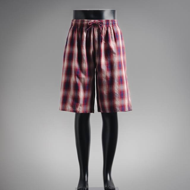 Acne Studios 25Ss 红白格短裤 采用新疆长绒棉与色纺纱混纺，通过21针精梳工艺确保纱线支数达到120S以上，实现面料的光泽度与抗皱平衡，格纹图案