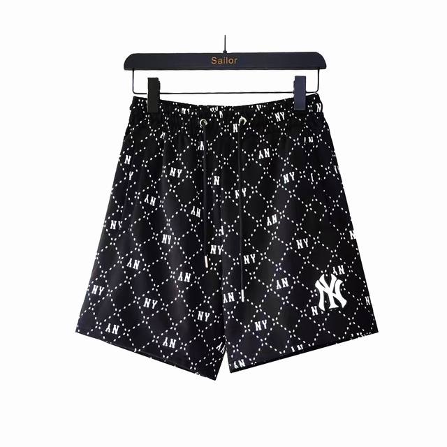 实拍细节图 +尺码表 Mlb Ny 老花重工满印短裤 满印360克纯棉刺绣短裤 男女情侣Mlb老花重工满印短裤客供辅料开模定制 品质超牛。 相近色的老花满印Lo