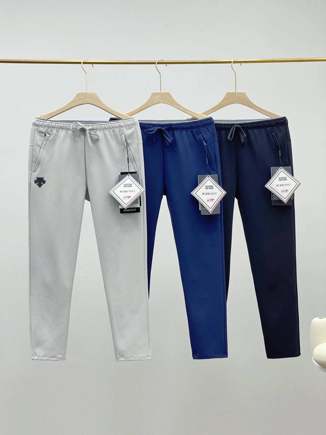 迪桑特秋季新品男士户外休闲长裤，可商务可休闲！ 客定制矩阵网格面料！ 上身柔软，温润，丝滑，宛如第二层肌肤般的奢华享受！ 抗皱性稳定性强，持久耐穿，不易变形，历