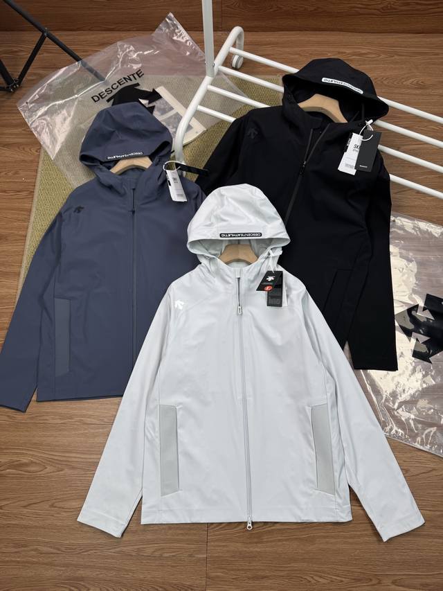 Descente 迪桑特训练运动男士防水透湿外套夹克梭织上衣 甄选优质防水透湿面料，柔软舒适，透气清爽，用心设计，品质做工，看得见的好品质，做工里外美观整洁 宽