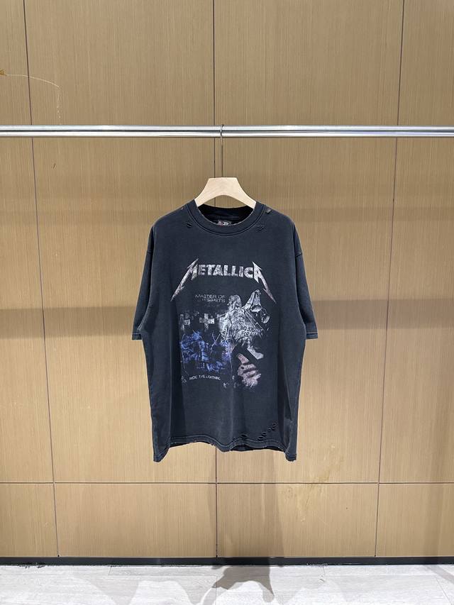 Metallica摇滚乐队美式印花复古水洗做旧T恤Vintage破坏宽松短袖 款号：014-16 码数：S-Xl 前后幅图案采用高级白墨直喷 效果逼真自然 高成
