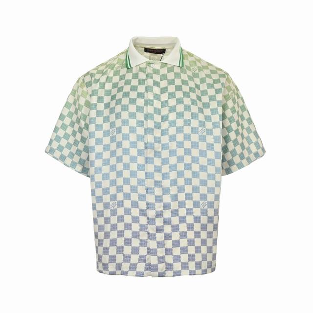 Louis Vuitton 路易威登 渐变棋盘格翻领短袖衬衫 Lv款款短袖桑蚕丝上衣为渐变效果 Damier 图案融入 Marque L.Vuitton DéP