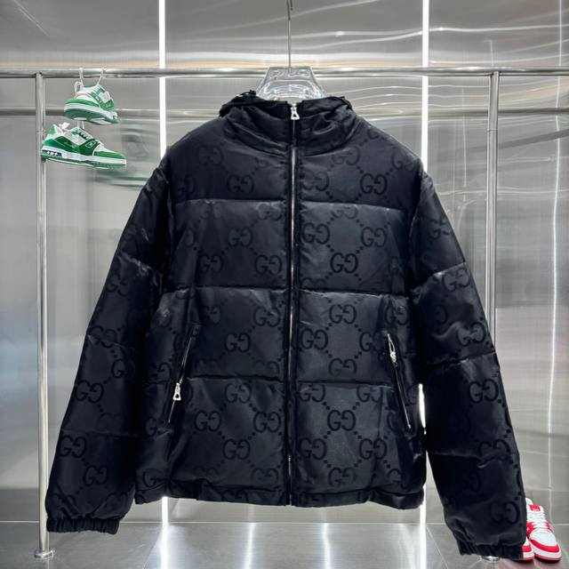 Gucci 男士秋冬新款 黑武士黑客系列 双G黑色Gg大 Logo 老花羽绒服 Jumbo Gg Down Jacket In Black 专柜价折扣 1821