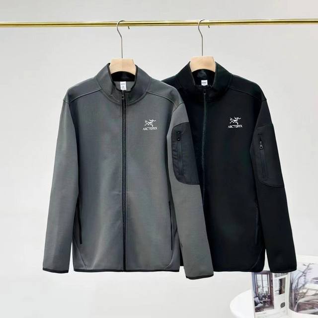 Arcteryx 始祖鸟情侣款男女款拉链卫衣， 上身效果超Nice线缝全工艺 高端品质全部质检后出货的，超级喜欢这个面料！纯原单！品质好到爆！不挑年龄段，上身太