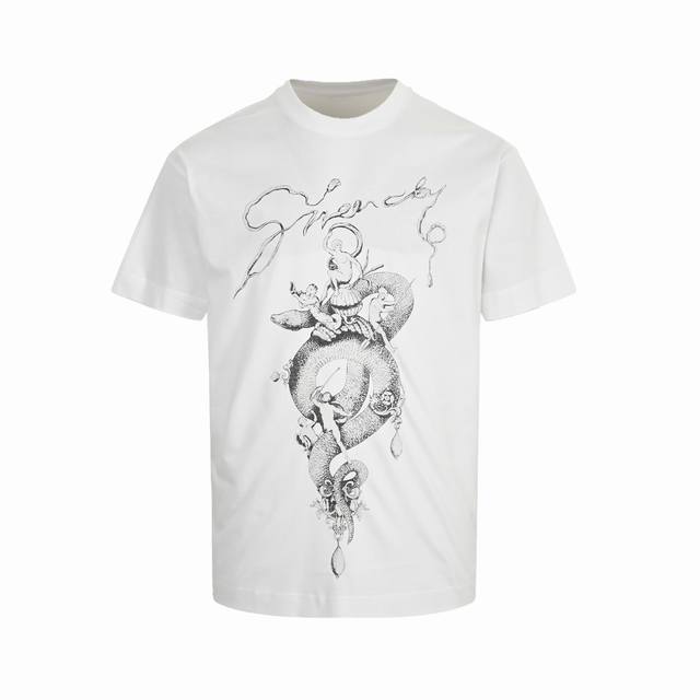 Givenchy 纪梵希 25Ss 蛇年系列印花短袖 采用 %棉质面料，柔软透气，让你在夏日里尽享舒适。 正面饰以小号Givenchy Logo印花，正面饰以蛇