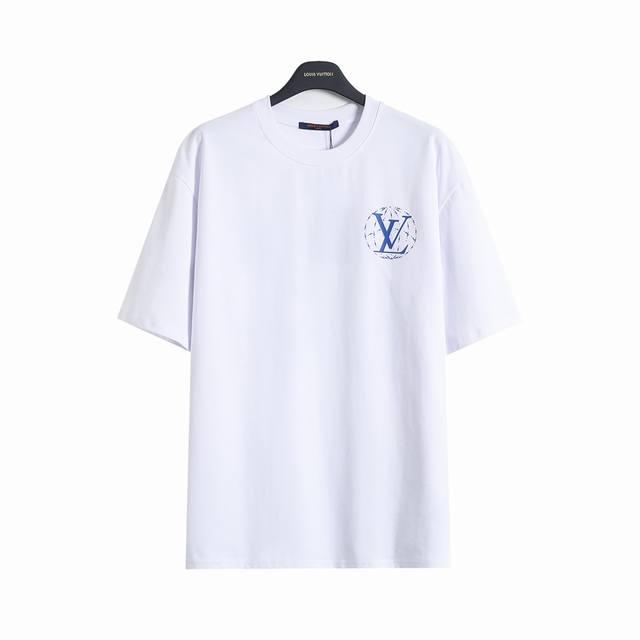 路易威登 1V 25Ss 员工限定左胸小地球印花短袖T恤 Lv007 轻奢主义 男女日常通勤穿搭必备单品 正确版本 随意对比 详细特征 260克 % 纯棉双纱汗