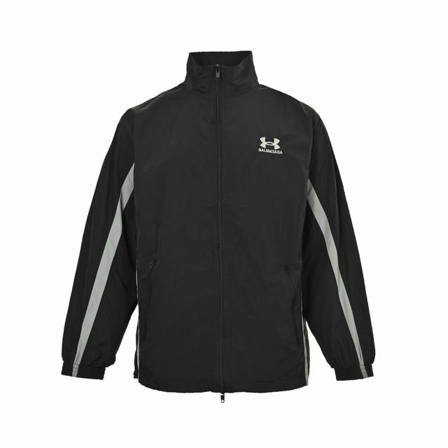 Balenciaga 巴黎世家 安德玛联名字母立领外套 采用定制消光塔丝隆专业面料 加施三防涂层工艺 特氟龙防污处理 抗油渍易清洁 聚酯高密鸟眼网布衬里 立体循