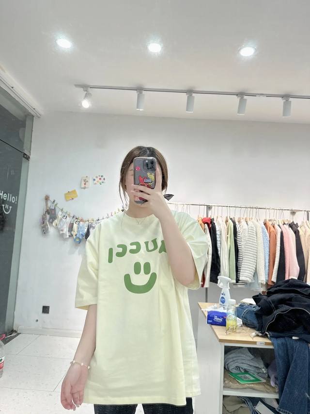 Gucci 23Ss 笑脸短袖T恤 简单耐看的设计 Is 剪裁宽松风格 男女同款 情侣款 Oversize版型 尺码推荐表 M 90-110斤 L 110-13