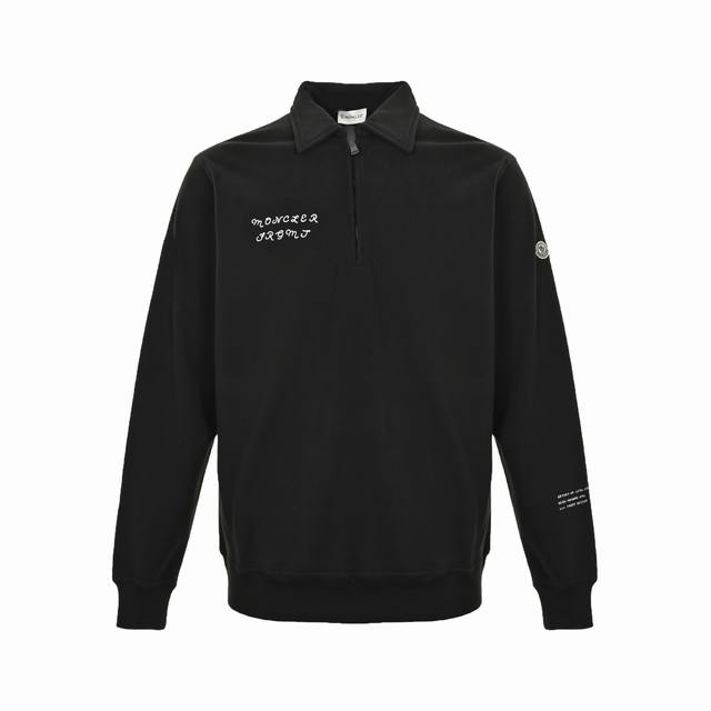 Moncler & Frgmt 字母Logo标识半拉链Polo领卫衣 定制柔絮臻棉绒织料，胸前刺绣为点缀，字母的轮廓清晰而有力，采用进口机刺绣工艺，实现刺绣作业