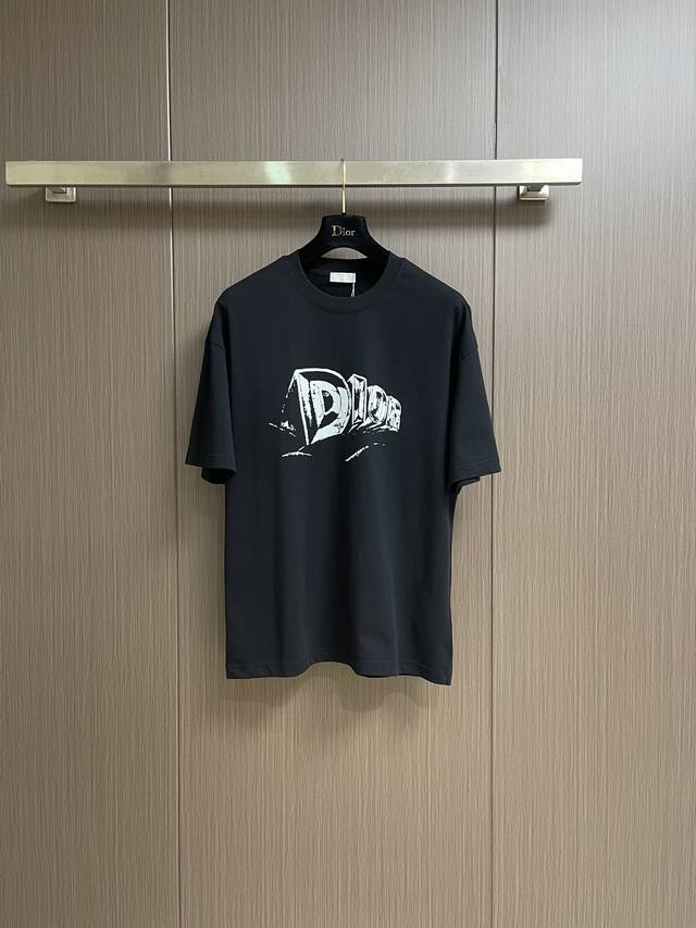 Dior 提花Logo标识短袖T恤短裤套装，棉质混纺毛圈平纹面料，沙滩装限定系列，Logo提花突显经典，搭配圆领和缉面线，别具一格。尺码：M-Xxl