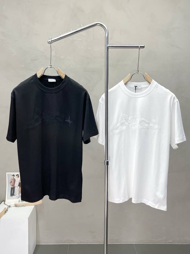 Dior迪奥独家专供新款原单男士休闲短袖 高端定制 高版本 时尚百搭爆款进口面料 手感超柔软细腻 穿着亲肤舒适 高端精品 代工厂P精细做工 上身非常赞 男士必备