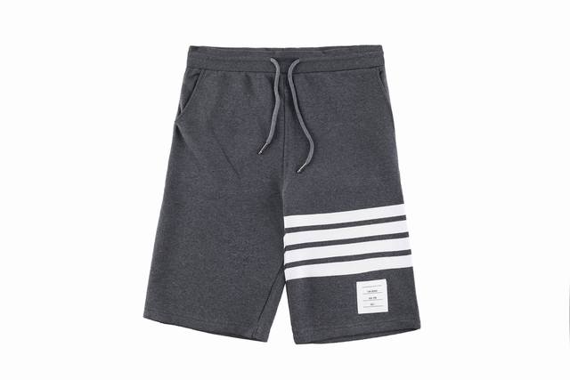 Thombrowne 经典色织短裤 面料采用专业订纺表面32S触感细腻内里8S，挺括有型，克重高达380G，起订量500Kg 相当于1000件单品 。口袋布红白