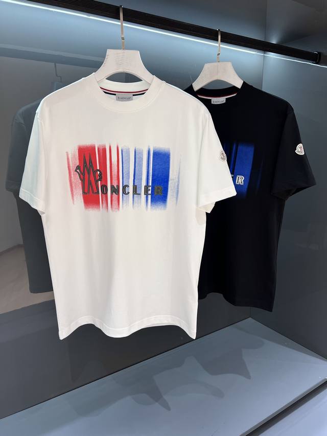 新品 重工印花 Mon*Ler 男士圆领短袖T恤 2025Ss春夏新品Os宽松版型 效果更为简约利落,为时尚造型增添一抹独特风采...单穿内搭完美展现 刺绣标徽