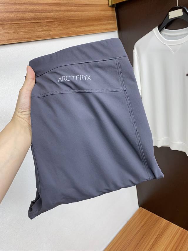 Arc‘Teryx 始祖鸟户外防风保暖透气冬季男士软壳裤！无缝设计 高热度鸟家户外机能风3D立体修身裁剪，高定户外机能面料 巨保暖抗撕裂效果很强悍舒适感真心没话
