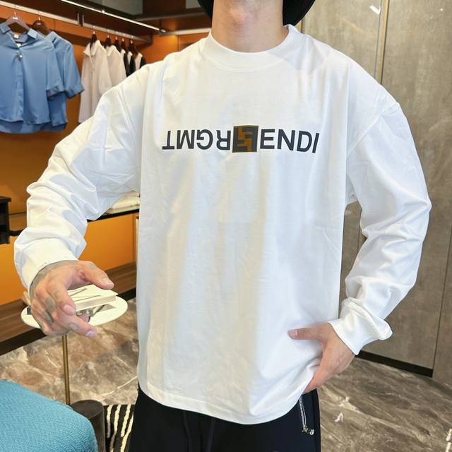 支持年后 Fend1* 顶级版本 秋冬新品长袖 火爆上市啦 定制顶级优选洗水棉面料 上身舒适度高 专柜同款装饰 轻奢内敛低调奢华 内搭外穿轻松驾驭不挑人 裁剪精