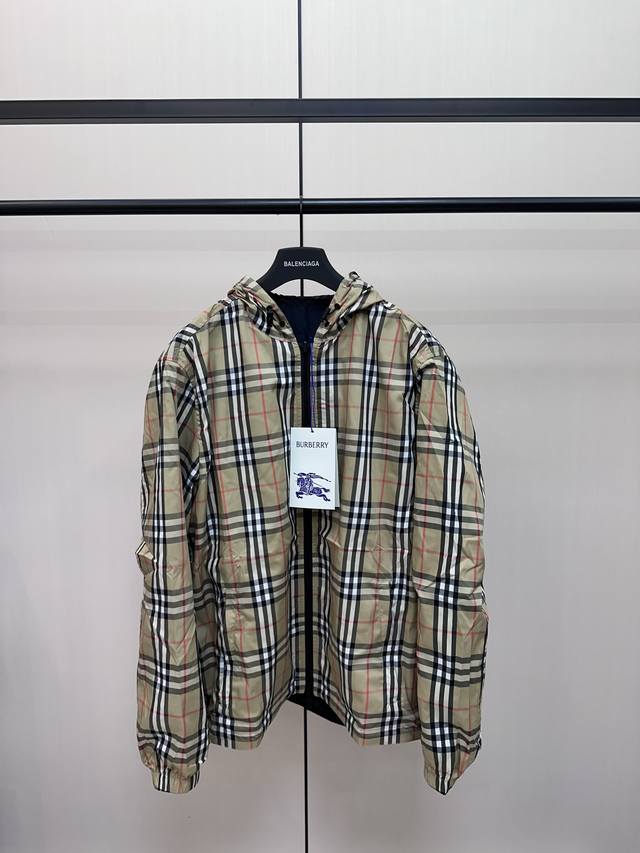 Burberry 格纹双面穿拉链外套 定织定染格子面料，格子大小和Zp一致，区别 市面现成面料格子大1Cm的一眼假差距，前幅、后背、定位，还原所有对位问题，件裁