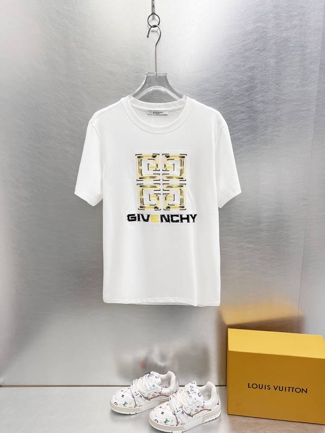 纪梵希 重磅推荐！2025Ss夏装新品 专柜在售 最新系列图案Logo短袖T恤 必须人手一件的节奏！进口顶极精梳棉面料，极为亲肤舒适 摸上去非常的细腻，质感很好