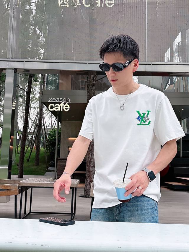 Louis Vuitton 路易威登独家专供新款原单男士休闲短袖 高端定制 高版本 时尚百搭爆款进口面料 手感超柔软细腻 穿着亲肤舒适 高端精品 代工厂P精细做
