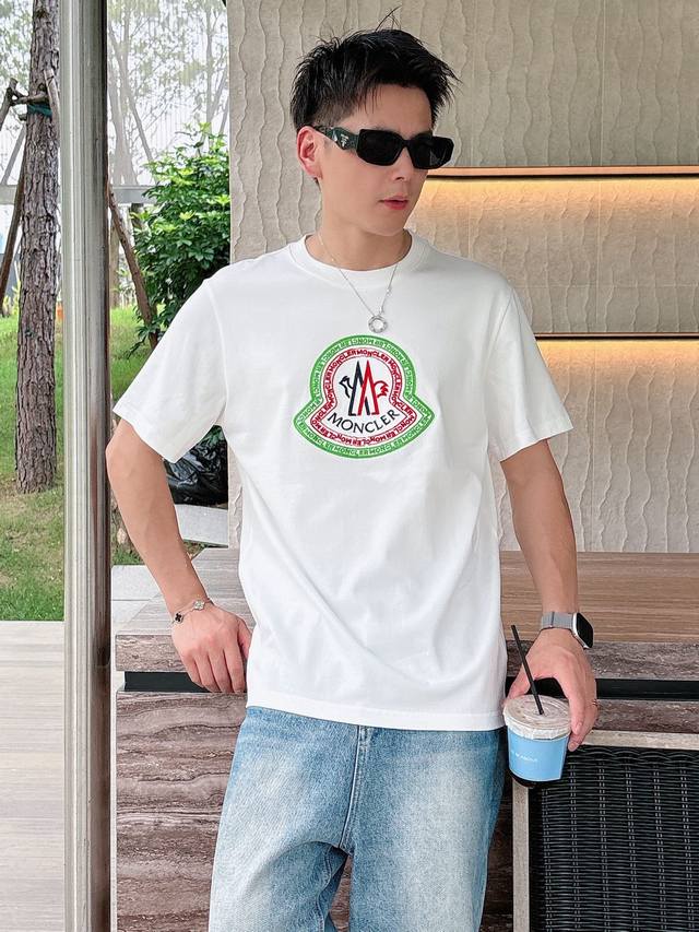 Moncler蒙口 独家专供新款原单男士休闲短袖 高端定制 高版本 时尚百搭爆款进口面料 手感超柔软细腻 穿着亲肤舒适 高端精品 代工厂P精细做工 上身非常赞