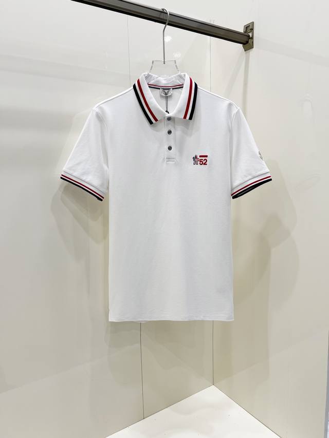 蒙口 新品 春夏短袖翻领T恤Polo，最高版本客供定制高端朱地面料简单时尚款，螺纹拼色螺纹配色超级好看！经典Logo简单大方的款式！满满的高级感，四季可穿。简欧