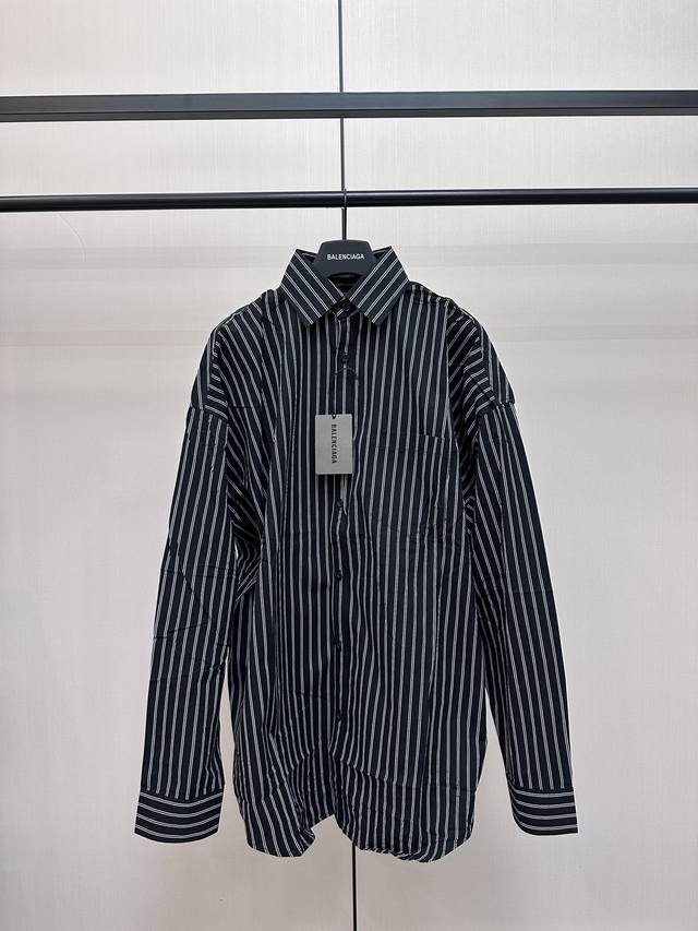 Balenciaga 黑白条纹长袖衬衫 定制韵致黑白棉府锦缎 色织2000米起订 6级高牢度染纱 质感卓越 舒适贴肤 以经典黑白条纹交替编织 流畅的线条勾勒出穿