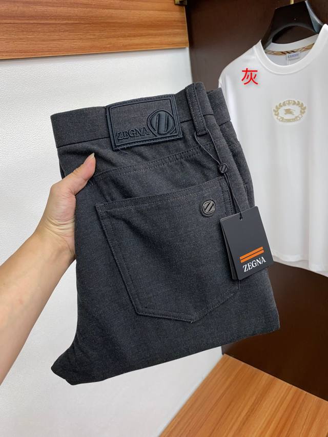 杰尼亚 2025Ss早秋 新品 原单男士西装休闲裤 每季必出的类型，无需质疑的热卖王牌单品，符合四季最佳的搭配色号 整体的风格延续了Slp的基调，通体融入了多种