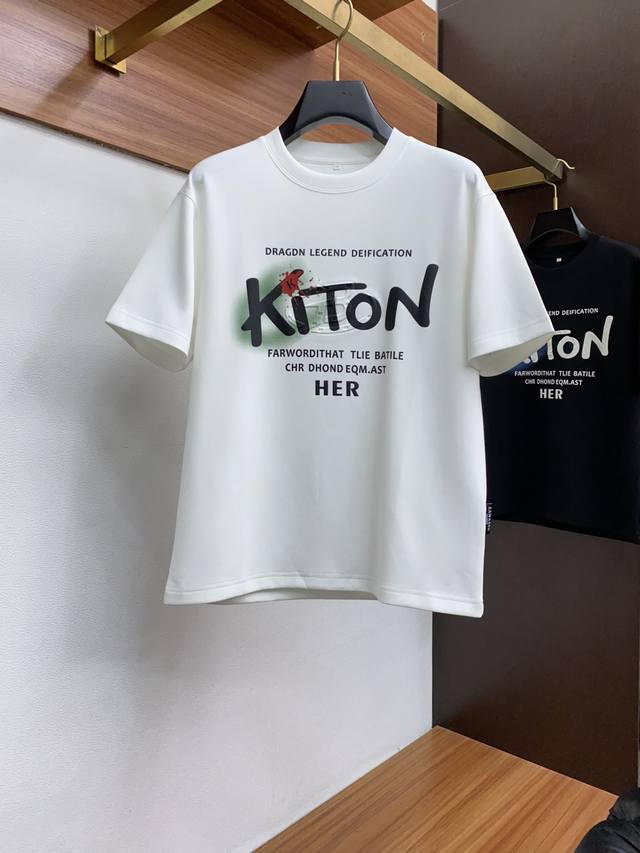 Kiton 家族男士高端简约圆领加厚空气棉短袖 ，香港洋行渠道货，纯正血统品质，25年秋冬 新款，经典王牌系列！ 高端奢华且白金级的一款经典基础款T恤，通体的设