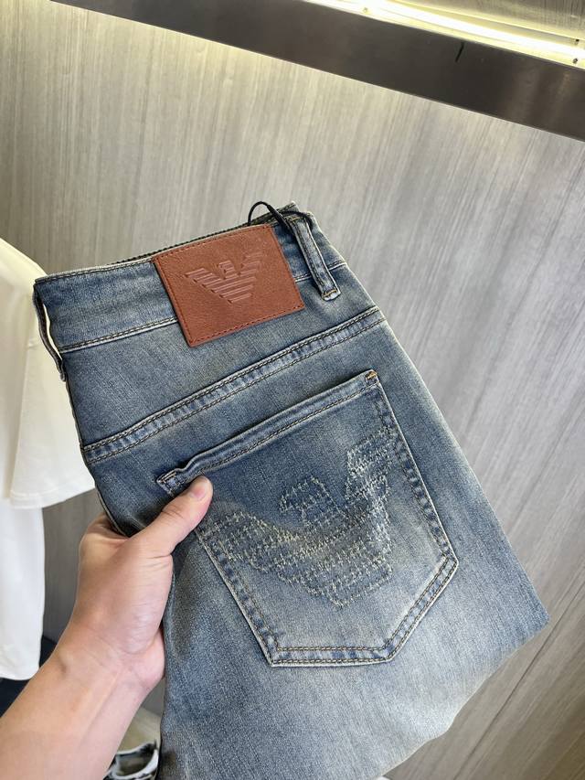 Armani阿玛尼 2025Ss春夏新款男士牛仔裤 精选进口丹宁牛仔面料 重工环保洗水 手感柔和 兼备耐磨性 版型小直筒 微弹力显瘦修身，细节完美，五金辅料精选