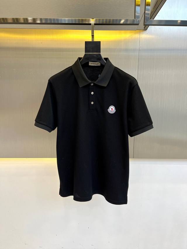 蒙‘’、2025S经典标志性Logo点缀元素 经典时尚翻领 Polo衫短袖 ，贸易公司渠道订单，简约大气，时尚百搭，品相更是无法挑剔！选用客供进口定织纯棉珠地网
