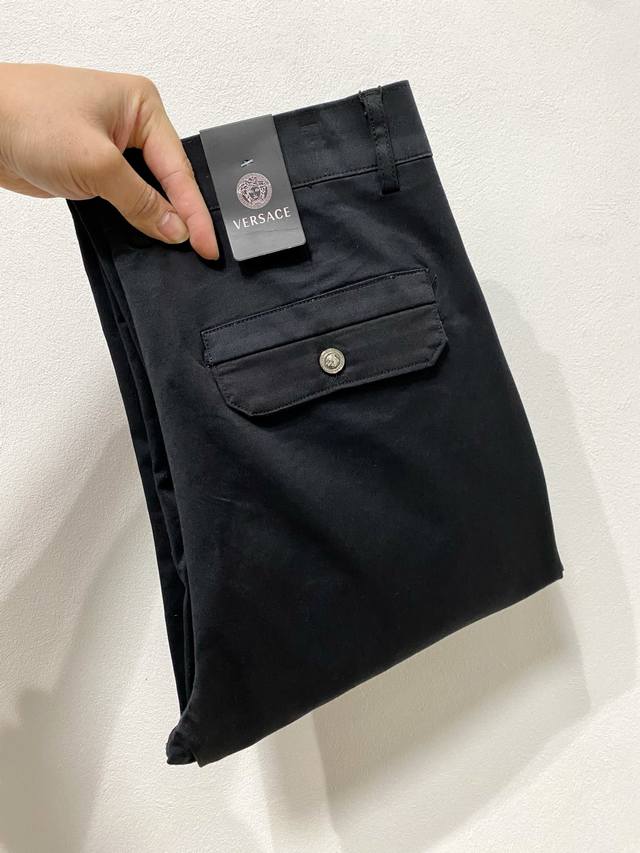 Versace范思哲 休闲裤 西裤2025Ss春夏新款 高级定制裤子专用面料 定制原版五金 重工工艺打造 车工走线精细 定制面料 柔软舒适 质感显著 辅料精美