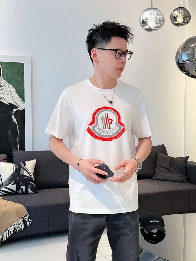 蒙‘’短袖系列 季度：2025春夏 颜色：黑色 白色 石墨灰 尺码: M-3Xl 版型：阔版 成份：液氨棉双面 工艺：图案印胶工艺经典元素与创新 每年必爆的一个