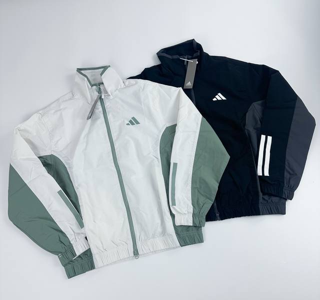 阿迪Adidas印花夹克 集舒适、轻薄、时尚于一体的休闲外套 版型宽松，上身无束缚感，舒适透气～ 防风拉链，细致做工走线，更凸显品质！ 尺码: M-3Xl 颜色