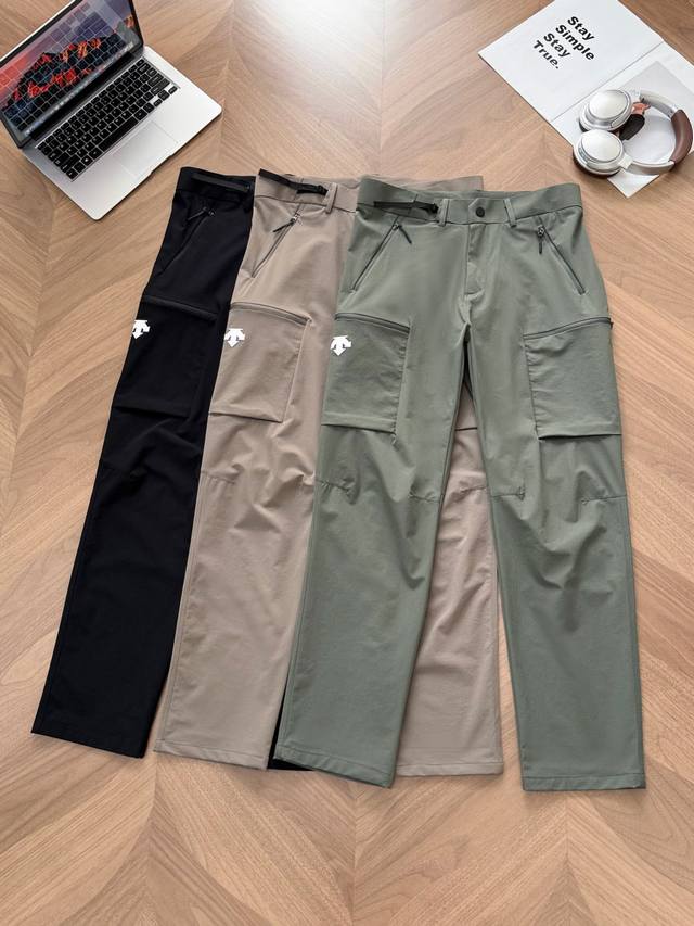 9955# Descente 迪桑特长裤男士户外休闲运动长裤 进口面料！黑科技料子热传导速度是普通面料的5倍以上！ 复古 G网热销款渠道出货！！首先来说一下裤型