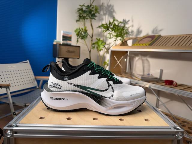 定制球鞋 Nike Zoom Plus 透气跑鞋 尺码：36 36.5 37.5 38 38.5 39 40 40.5 41 42 42.5 43 44 44.