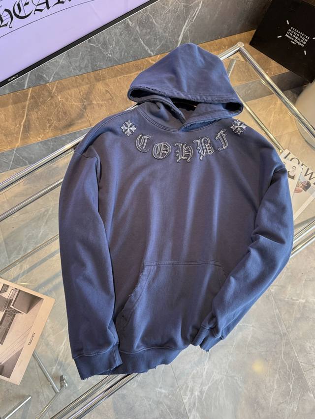 Chrome Hearts克罗心连帽卫衣 - Size：Xs、S、M、L - 颜色：白色、藏青、黑色 采用舒适亲肤面料，上身自在无束缚。领口等细节处理精细，色调