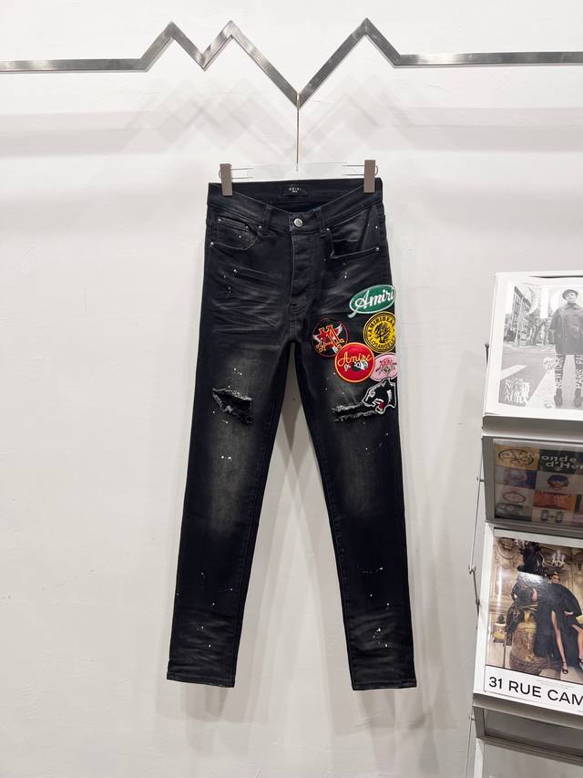 款号: C072 Amiri & 阿米日 新款牛仔裤绣花Logo水洗破洞图案牛仔小裤脚弹力牛仔长裤男女同款 辅料：辅料齐全，均为原包装，两张吊牌，区别外面低端版