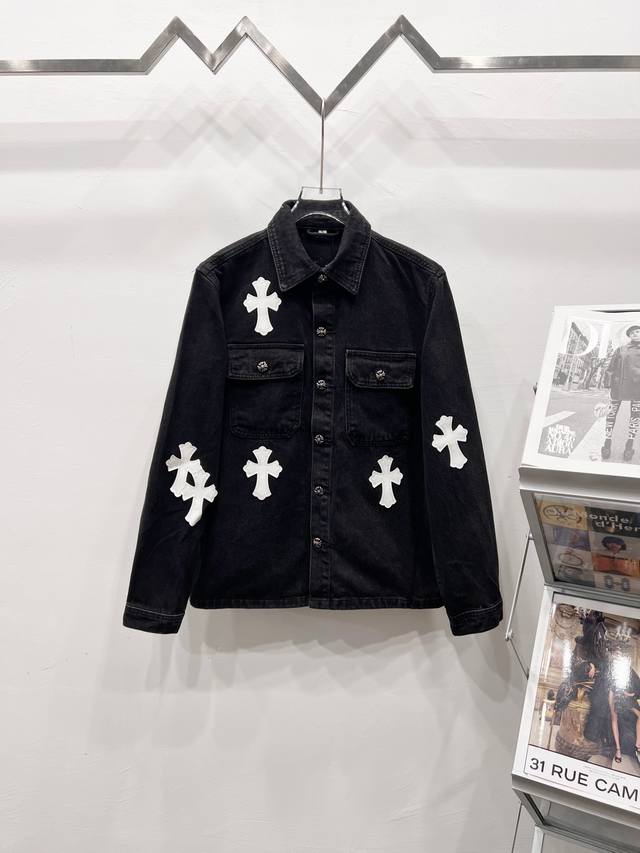 款号： R040 Chrome Hearts 克罗心 皮十字拼皮刺绣衬衫外套 Os版型 男女都可驾驭！面料使用斜纹纱卡全棉面料！纹路清晰流畅，不易起皱，不褪色！