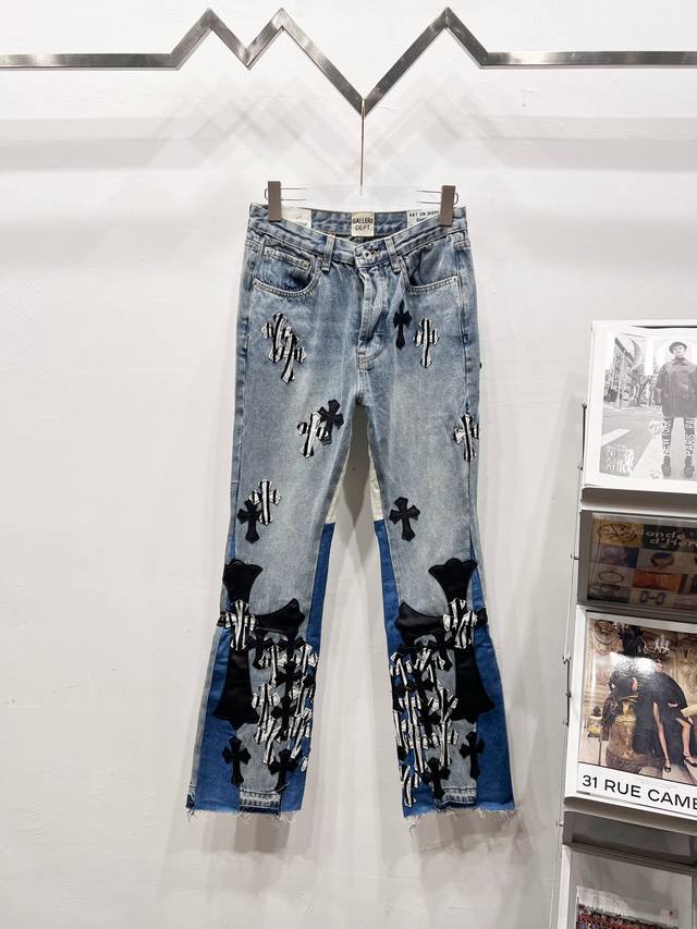 款号： R021 Gallery Dept. Ss25限定斑马拼大黑皮微喇十字架牛仔裤 不同水洗质感的款式，对腿细腿粗人士十分友好，微喇的版型十分修饰腿型 永不