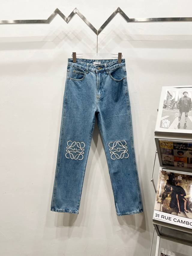款号: K1410 罗意威2025新款裤腿刀割Logo图案情侣款水洗宽松牛仔裤 高版本高版本 顶级天花板品质 不同水洗质感的款式，对腿细腿粗人士十分友好，直筒宽