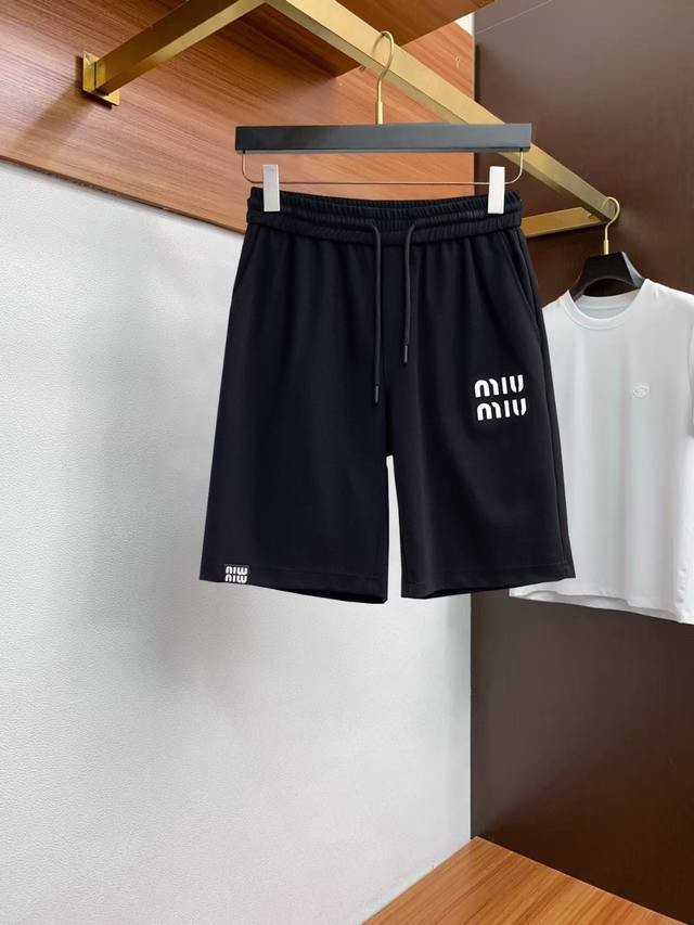 Miumiu 缪缪 夏季 Logo针织运动休闲短裤 Os版型裁剪打造了极其浓郁的复古格调及运动气息.潮男靓女的搭配神器 客供级别锦纶混纺棉面料,精织制作而成,手