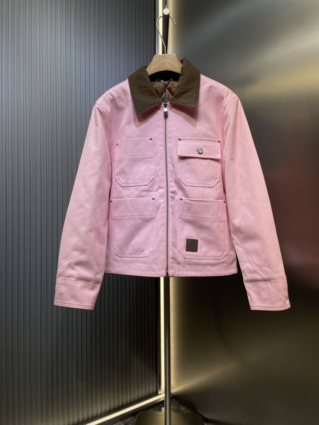 Louis Vuitton 25Fw 秋冬新款 翻领工装外套 Pharrell Williams 与 Nigo联名 订制淡粉色棉质面料 内里菱格纹绗缝内衬 正面