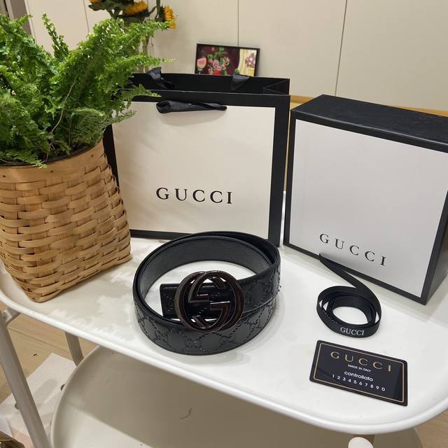 元 新品 ～Gucci古驰男士皮带腰带 经典压花带身 亮枪扣头时尚大气 久不过时 进口南非皮底！区别市场货 随意对比 精品双G钢扣 全套包装发票！打孔器！专柜同