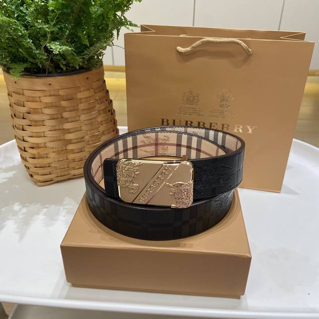 元 新品 巴宝莉经典压花皮带，Logo金色扣头，大气且耐看，融合标志性设计的最新款！闪亮镀钯电镀，超高原单品质货，全套礼盒配专柜包装，采用两层皮原版面料，宽度3