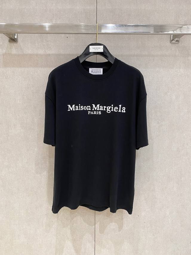 Maison Margiela Mm6 马丁马吉拉 25春夏新款潮牌Ac宽松纯棉T恤，男女同款热固印胶标语百搭短袖。 Ins爆款登陆，宽松Ov的廓形剪裁，经典标