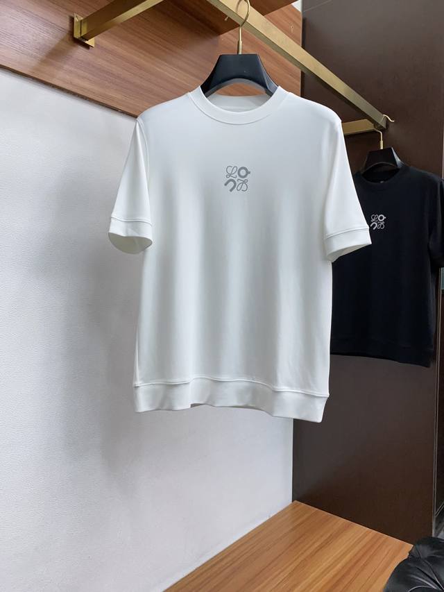 罗意威 2025秋冬专柜新款 时尚休闲打底衫短袖 定制高织高密纯棉 暖序织柔 进口定制针织面面料，精致原版Logo打造，舒适性与透气性兼优，柔软抗皱弹性和垂性极