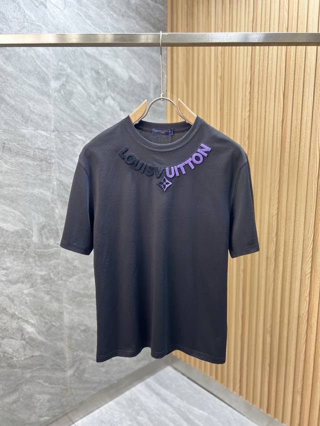 Lv‘’2025春夏新品 三标齐全 圆领丝光棉短袖T恤 好货不用过多介绍 看细节 专柜码数：M-Xxxl 175 140建议L