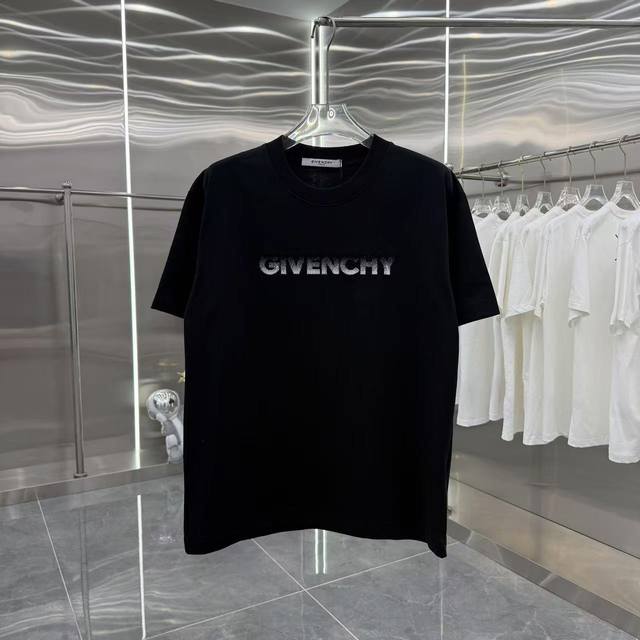 Gvc 2025秋冬新款 320克定制面料 圆领短袖 渐变牙刷绣男女同款宽松版 S M L Xl Xxl 五个码 颜色 黑色 白色