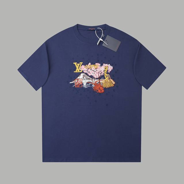 路易 Lv 25Ss早春新款短袖 Lv字母风景刺绣短袖 轻奢主义 男女日常通勤穿搭必备单品 正确版本 欢迎对比 详细特征 进口田岛机器刺绣立体突绣Lv字母风景名